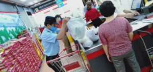 Bảo vệ tại siêu thị